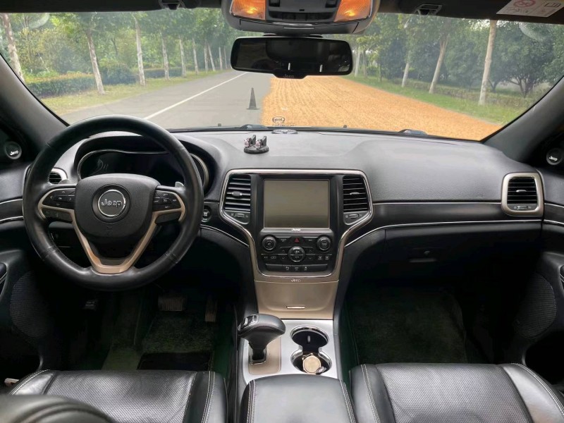 徐州14年Jeep大切诺基4