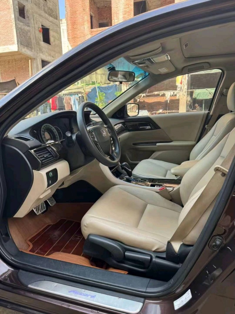 珠海15年本田雅阁3