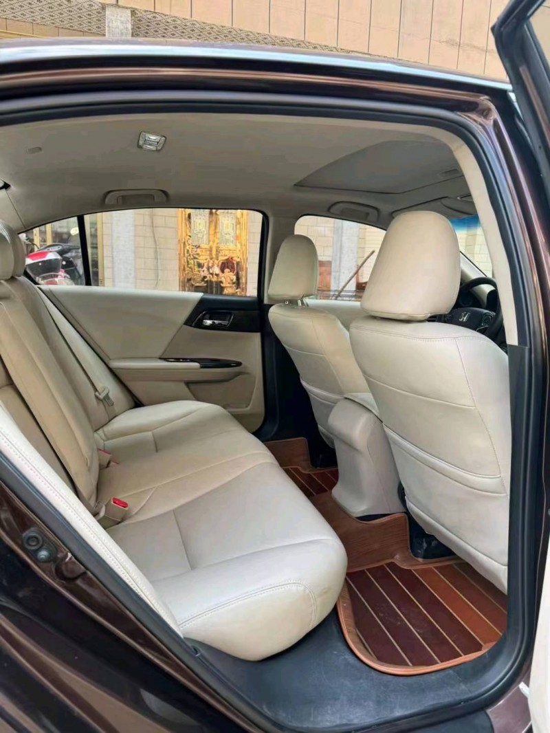 珠海15年本田雅阁5