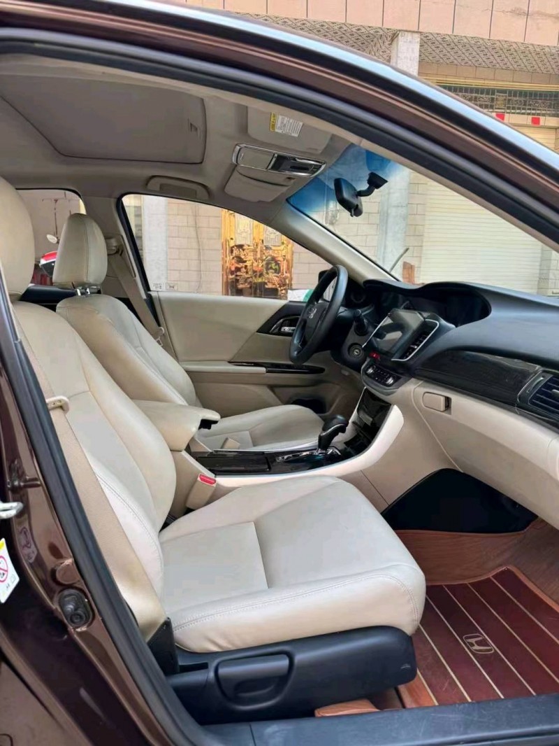 珠海15年本田雅阁7