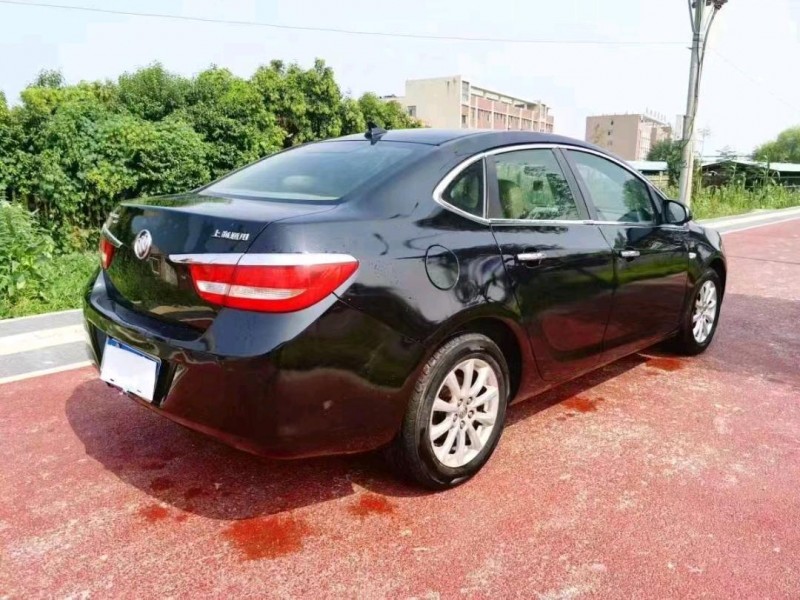 湖州12年别克英朗3