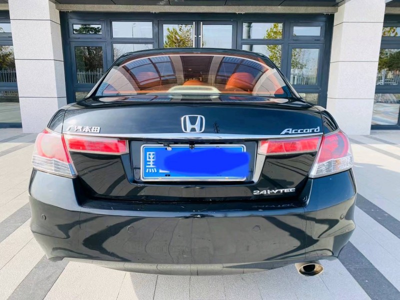 青岛10年本田雅阁6