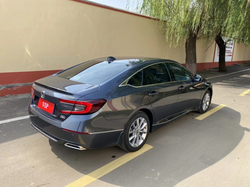 青岛22年本田雅阁5