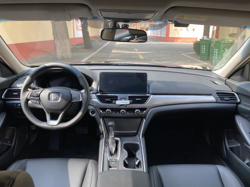 青岛22年本田雅阁8