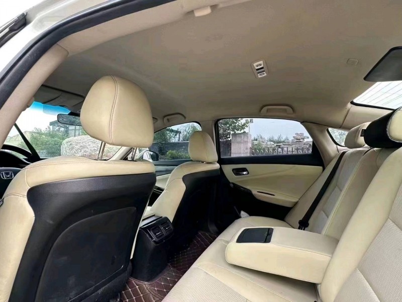 青岛16年本田思铂睿5