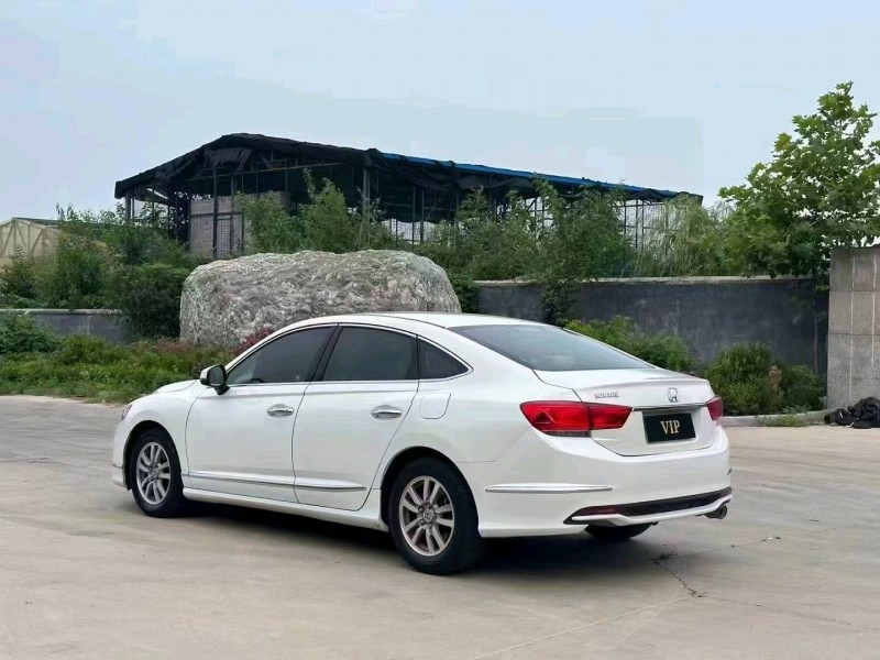 青岛16年本田思铂睿7