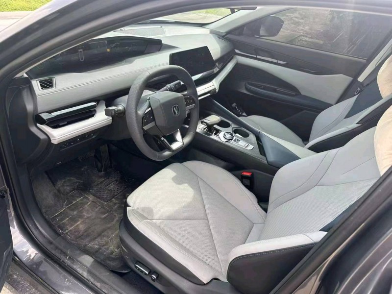 深圳23年长安汽车UNI-V8