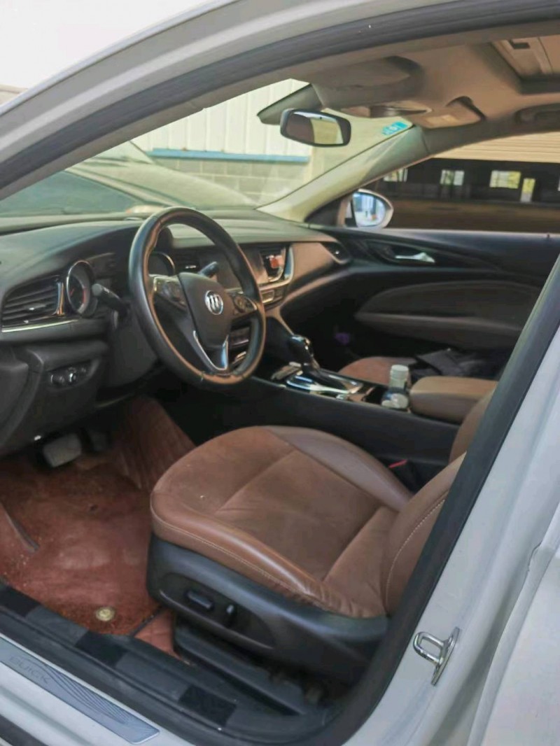 衡阳18年别克君威6