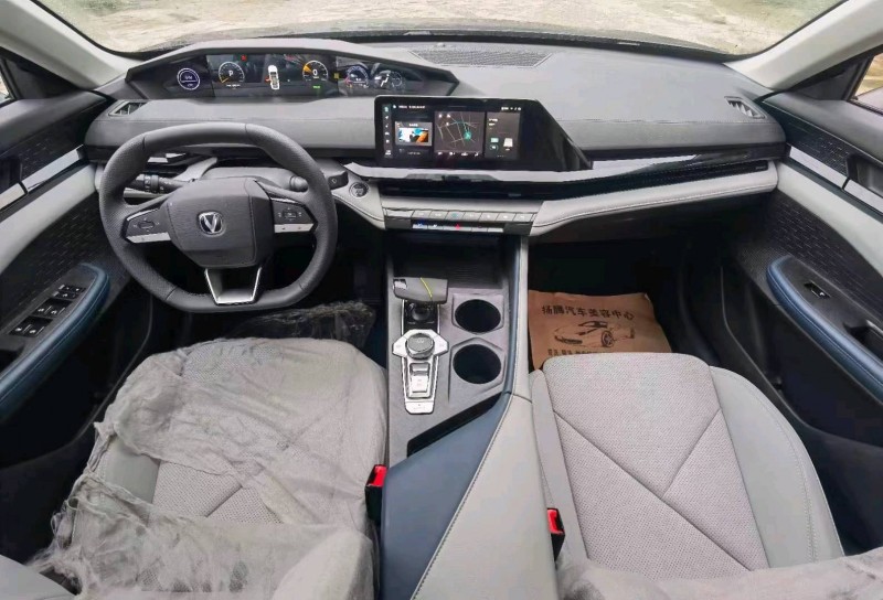 衡阳23年长安汽车UNI-V4