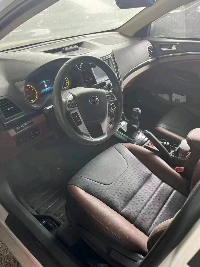 嘉兴16年比亚迪速锐6