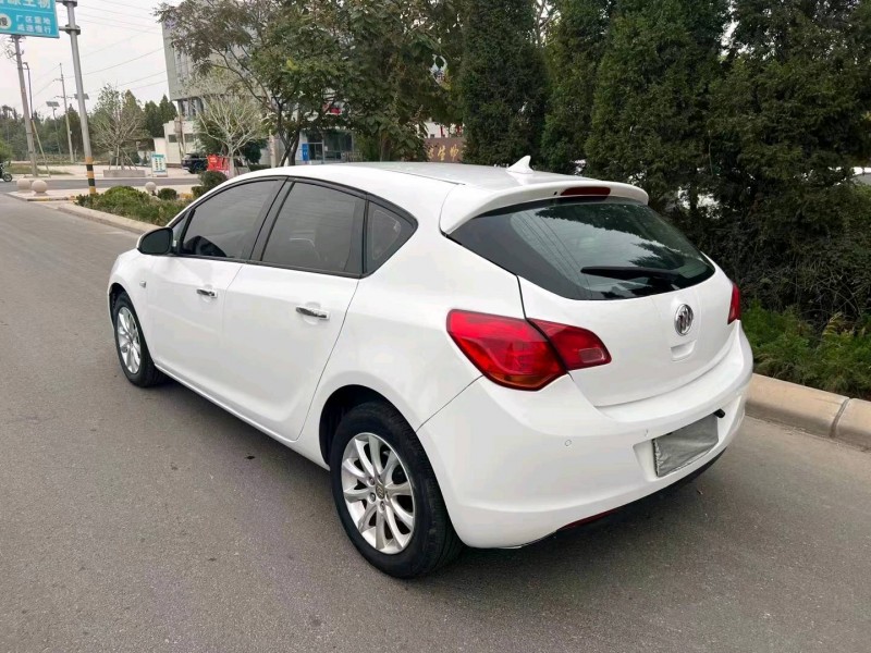 枣庄16年别克英朗9