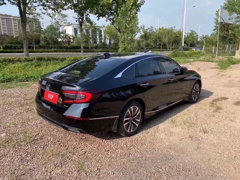 青岛22年本田雅阁5