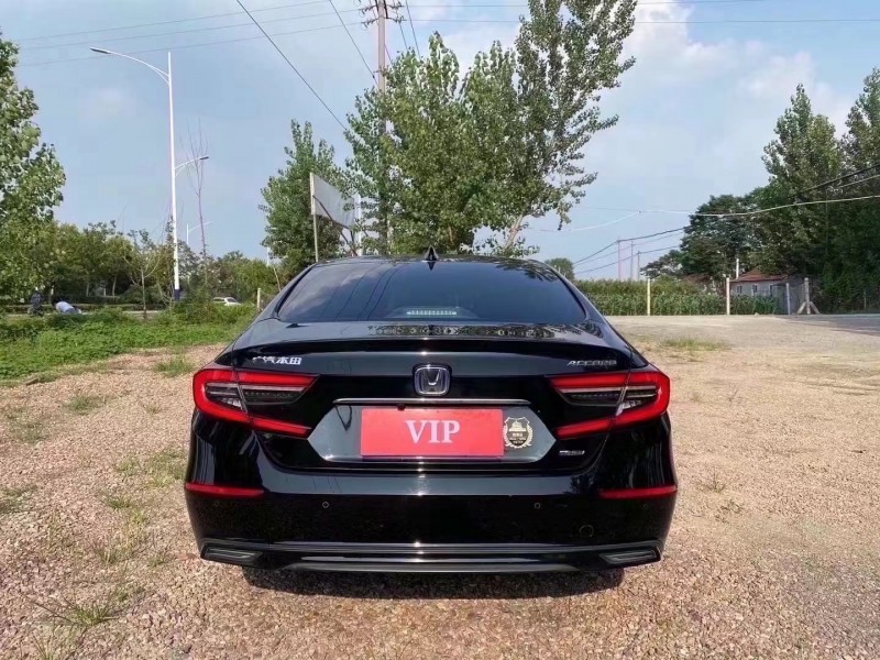 青岛22年本田雅阁9