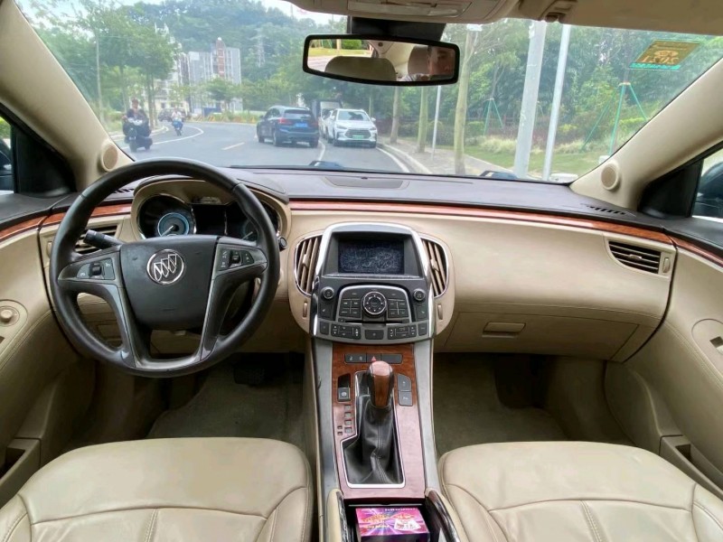 广州10年别克君越7