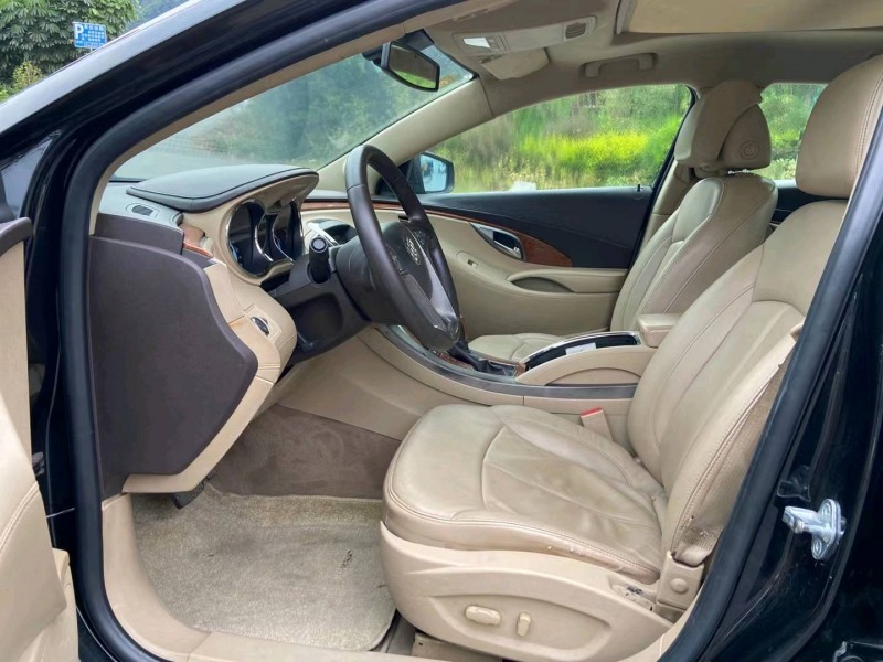 广州10年别克君越8