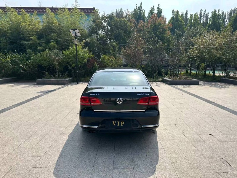 济南16年大众迈腾8