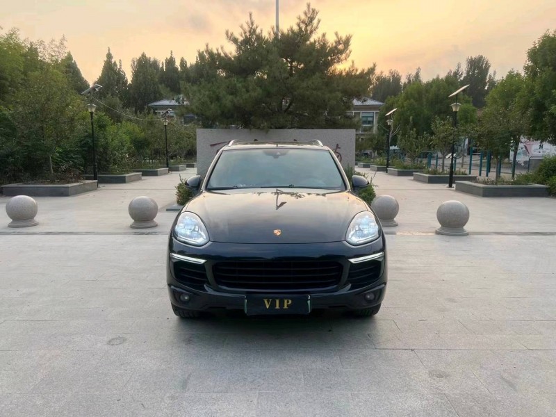 济南17年保时捷卡宴1