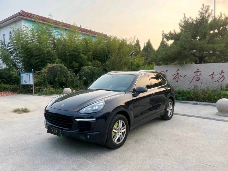 济南17年保时捷卡宴2