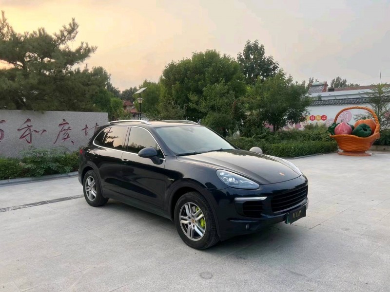 济南17年保时捷卡宴3