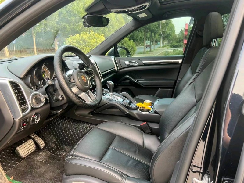 济南17年保时捷卡宴4