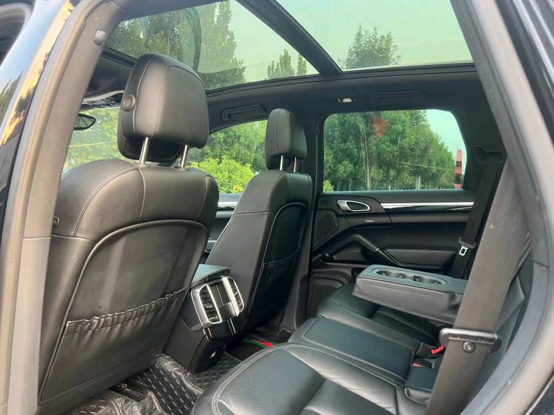 济南17年保时捷卡宴5