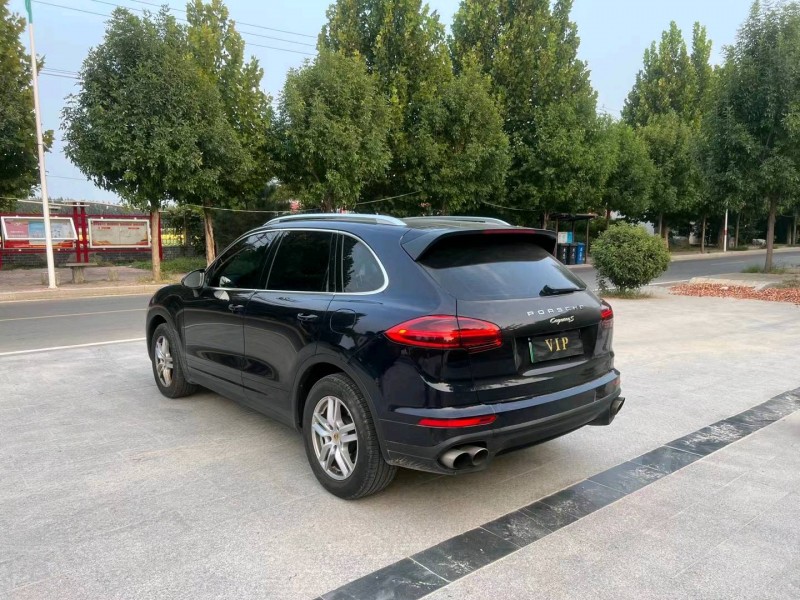 济南17年保时捷卡宴8