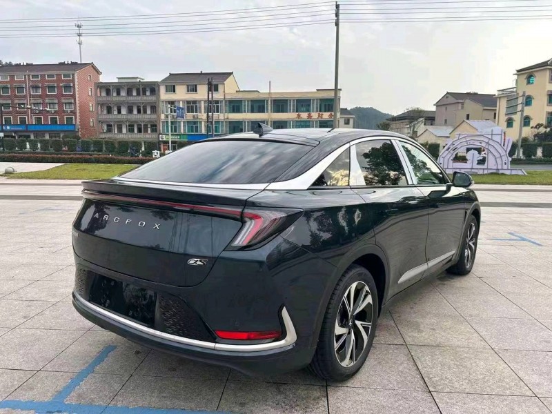 嘉兴23年极狐汽车阿尔法4