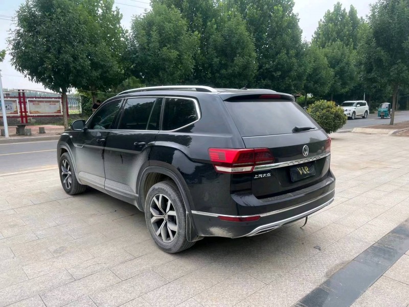 济南18年大众途昂8