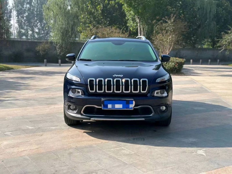 枣庄18年Jeep自由光1