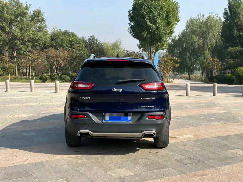 枣庄18年Jeep自由光3