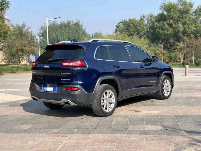 枣庄18年Jeep自由光4