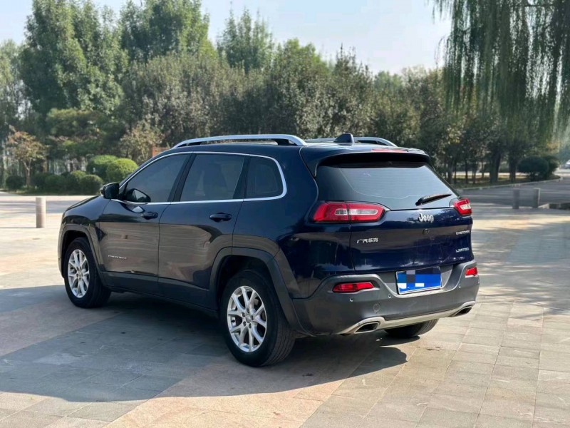 枣庄18年Jeep自由光7