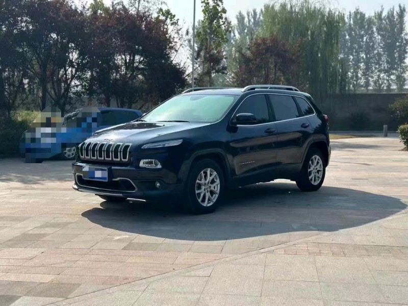 枣庄18年Jeep自由光9