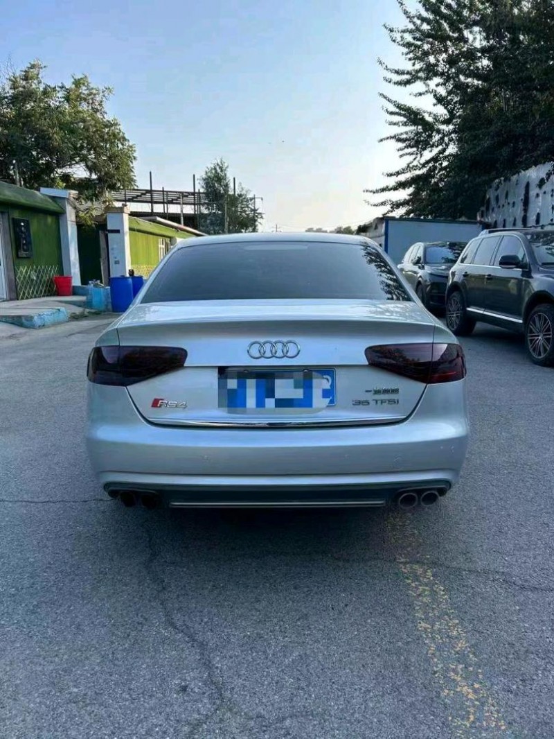 秦皇島13年奧迪A4L9