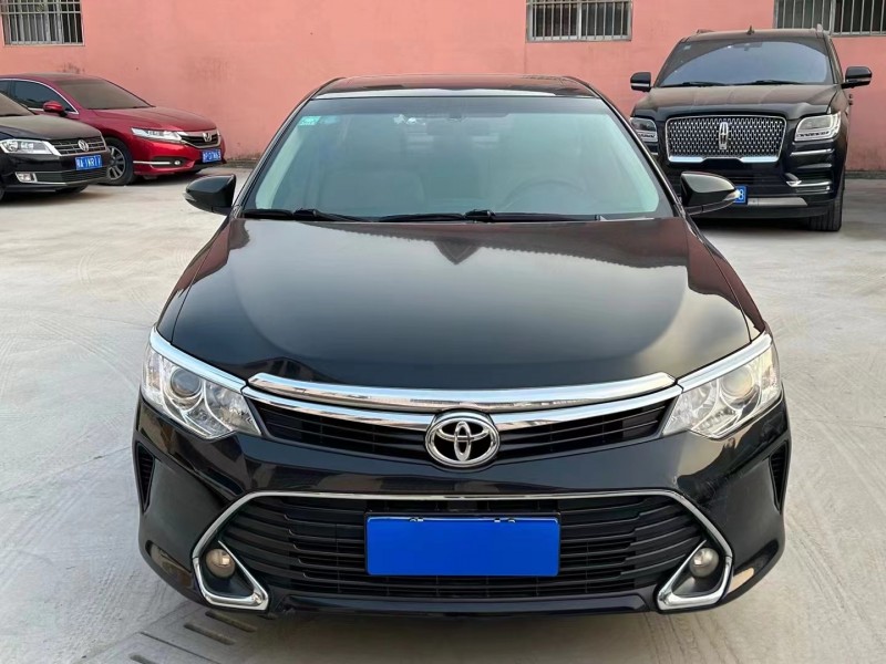 济宁17年丰田凯美瑞1