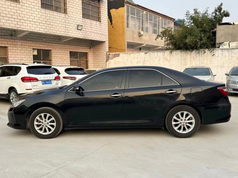 济宁17年丰田凯美瑞3