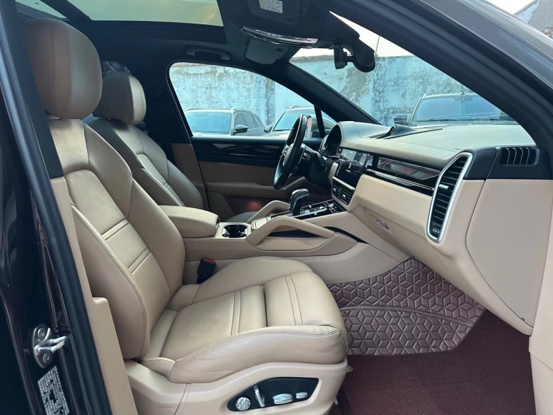 济宁19年保时捷卡宴6