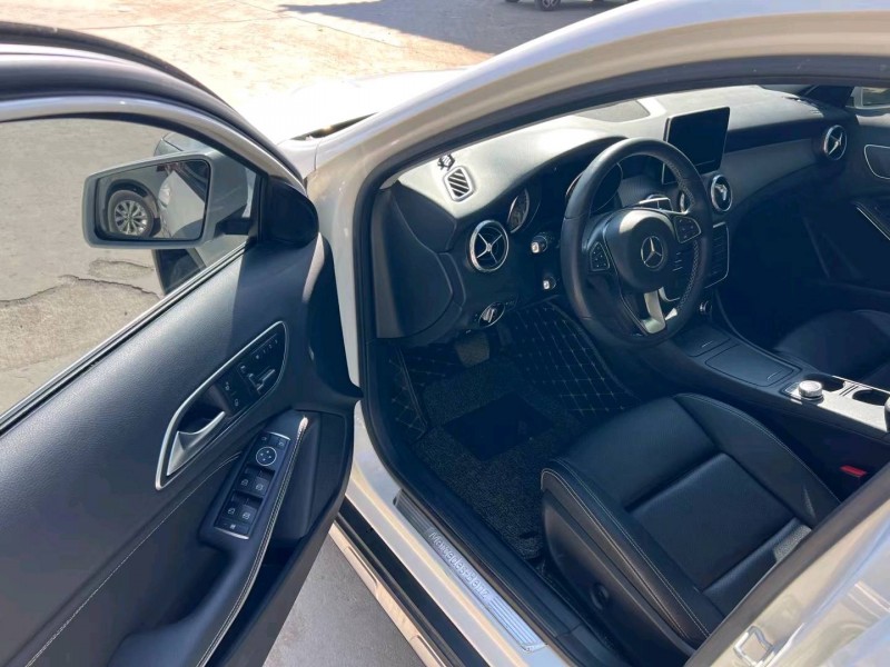 保定16年奔驰GLA3