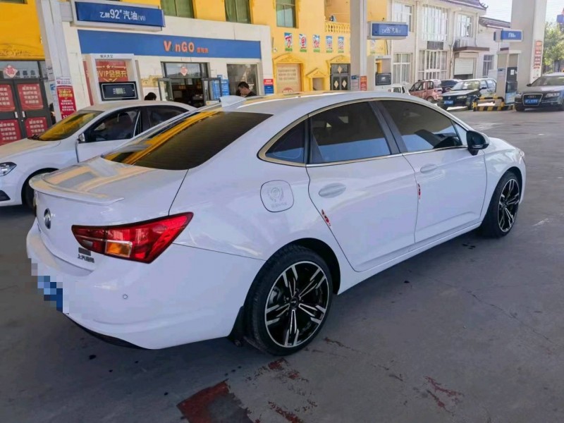 保定16年别克威朗4