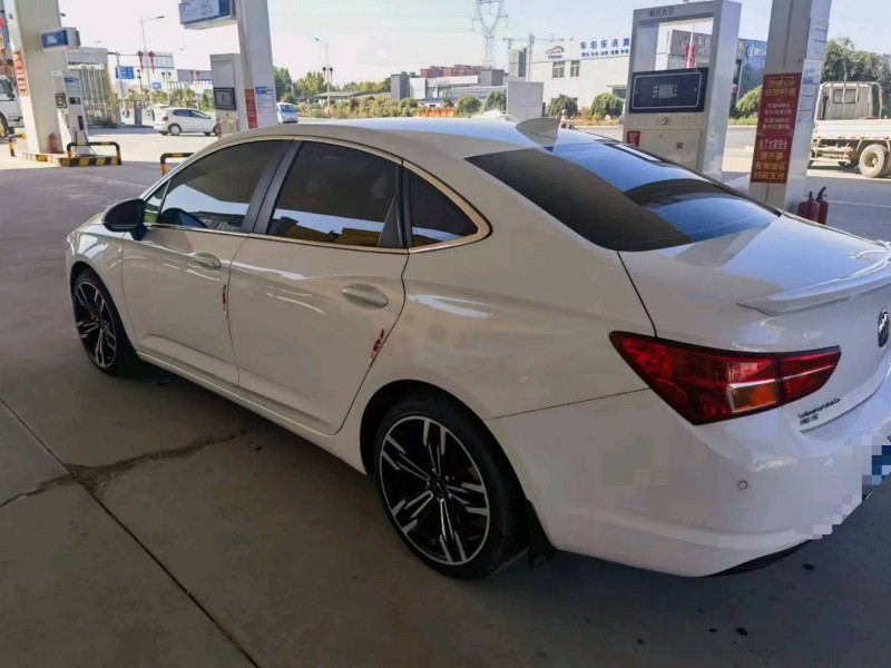 保定16年别克威朗5