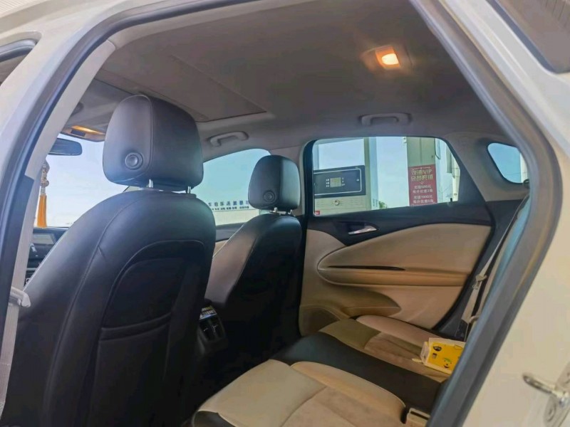 保定16年别克威朗8