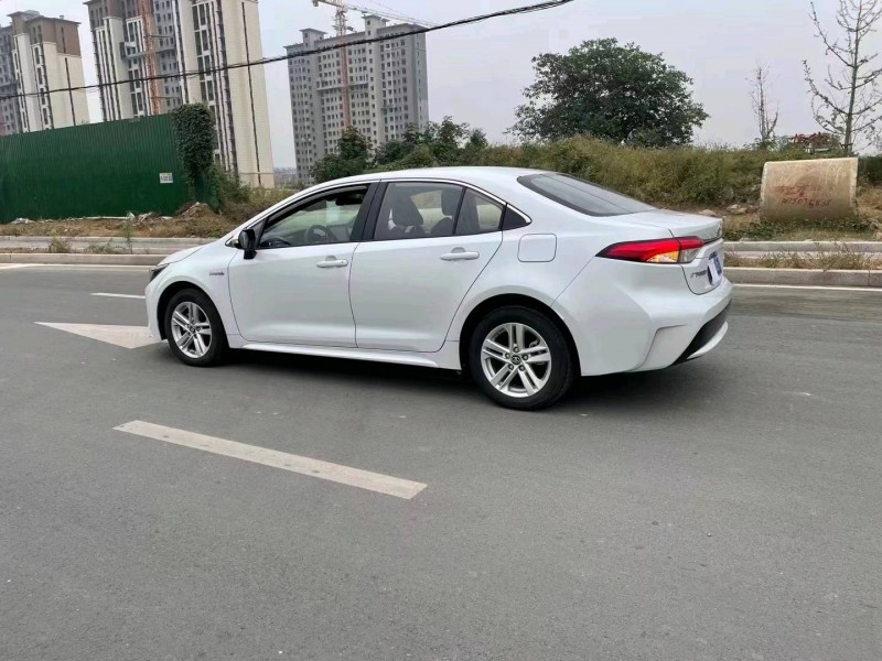 济宁21年丰田雷凌8