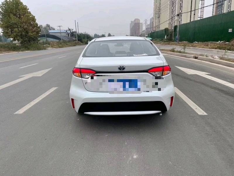 济宁21年丰田雷凌9