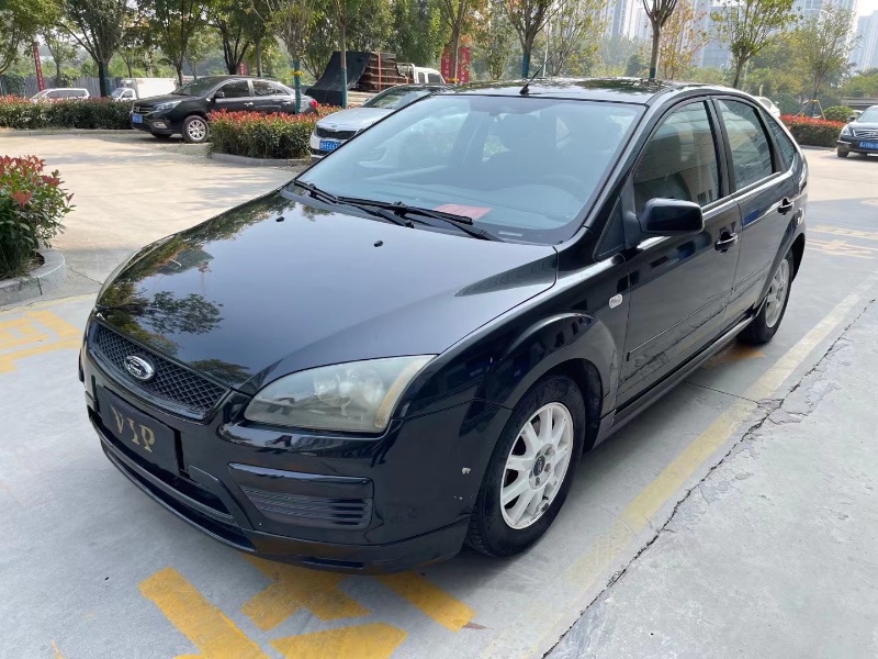 济宁07年福特福克斯1