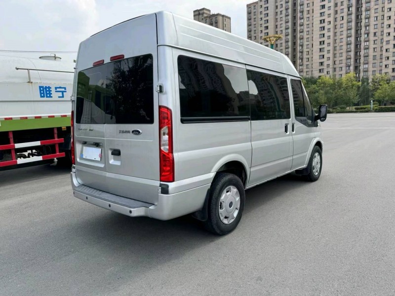 徐州19年福特全顺4