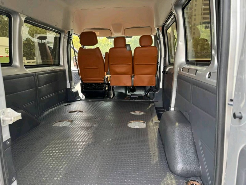 徐州19年福特全顺8