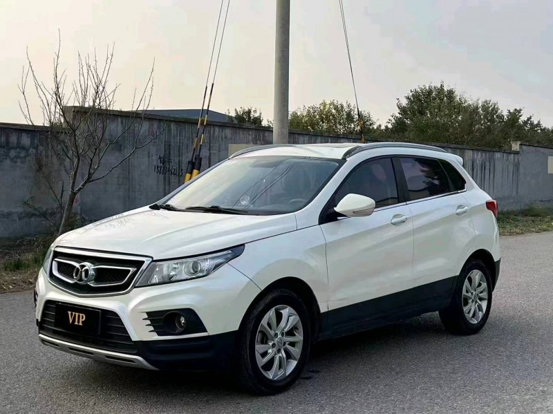 东营16年北汽绅宝X552