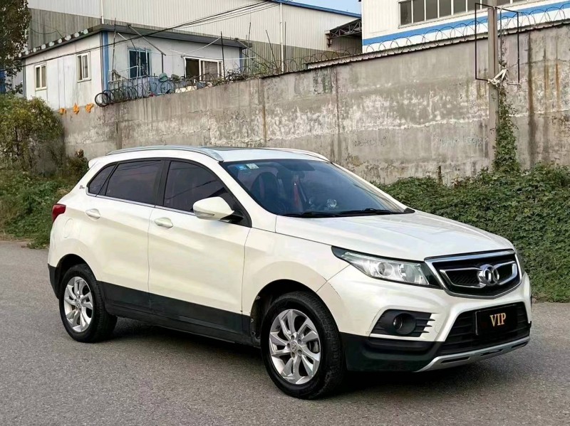 东营16年北汽绅宝X553