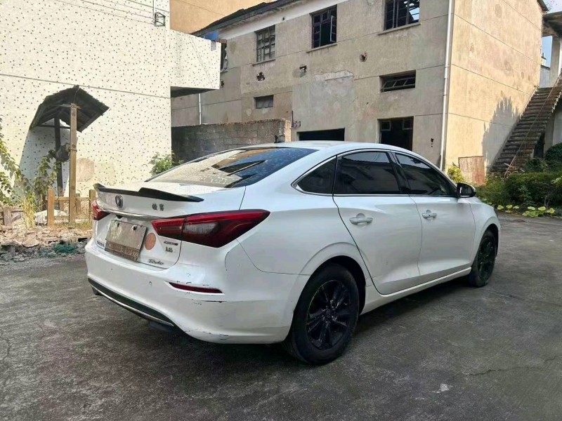 嘉兴20年长安汽车逸动7