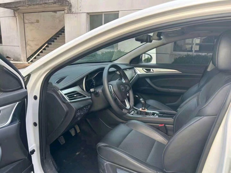 嘉兴20年长安汽车逸动8